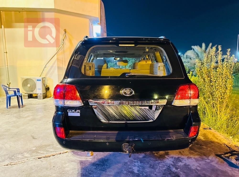 تۆیۆتا لاند کروزەر